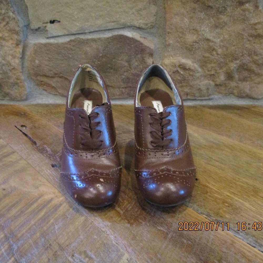 Brown leather lace up saddle leather heels.